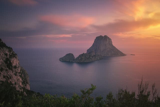 Cover image for article: eSIM Qué Es: A Practical Travel Guide to Staying Connected