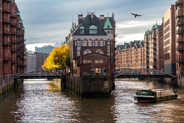 Cover image for article: Günstige eSIM Deutschland: The Practical Travel Connectivity Guide