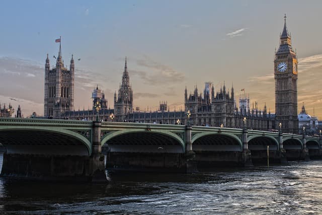 Related article image: UK eSIM: A Practical Travel Guide for Connected Trips