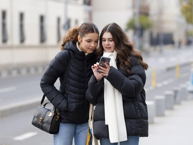 Cricket eSIM: Compatible Phones, Activation, and Travel - Pixabay travel and mobile connectivity photo