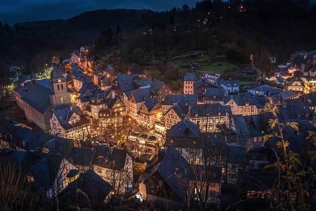Cover image for article: eSIM Deutschland Internet: A Practical Travel Guide